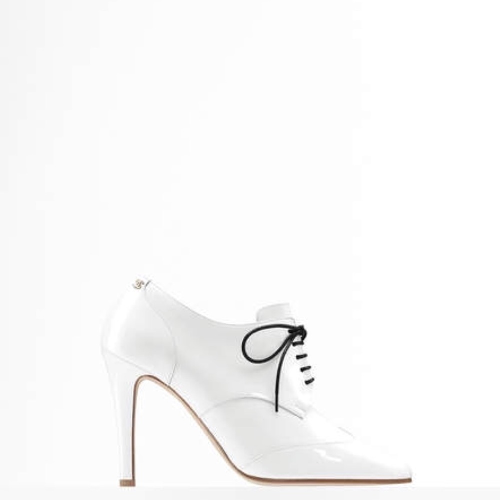 NIB Chanel 38.5 white patent heels lace up